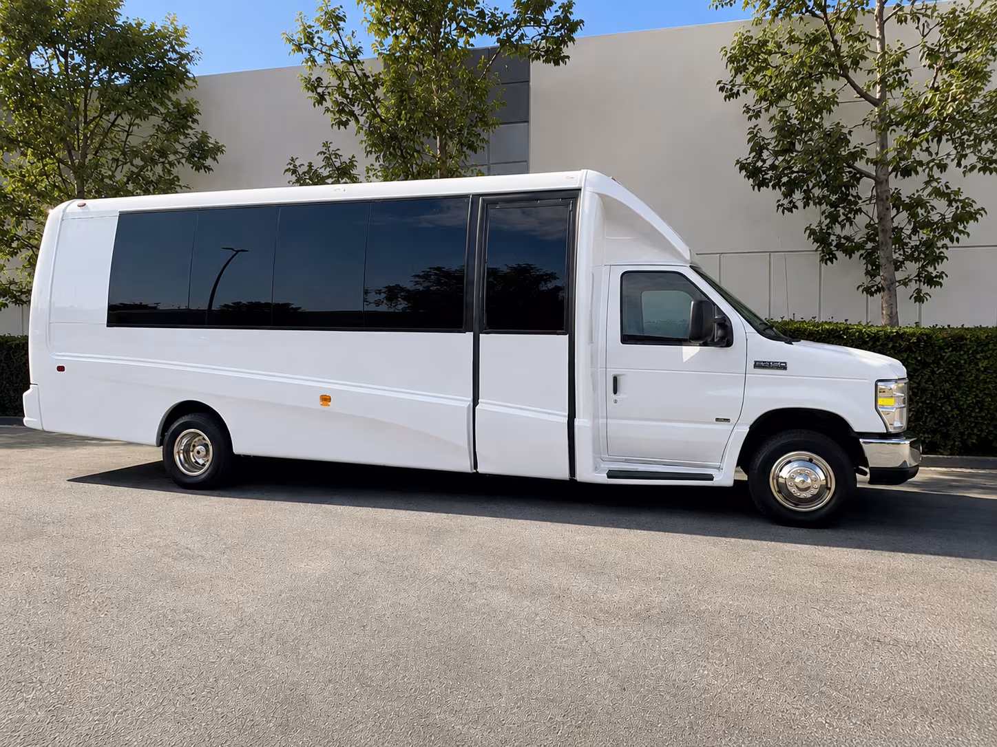 multi vehicle fleet buses for large topeka corporate events