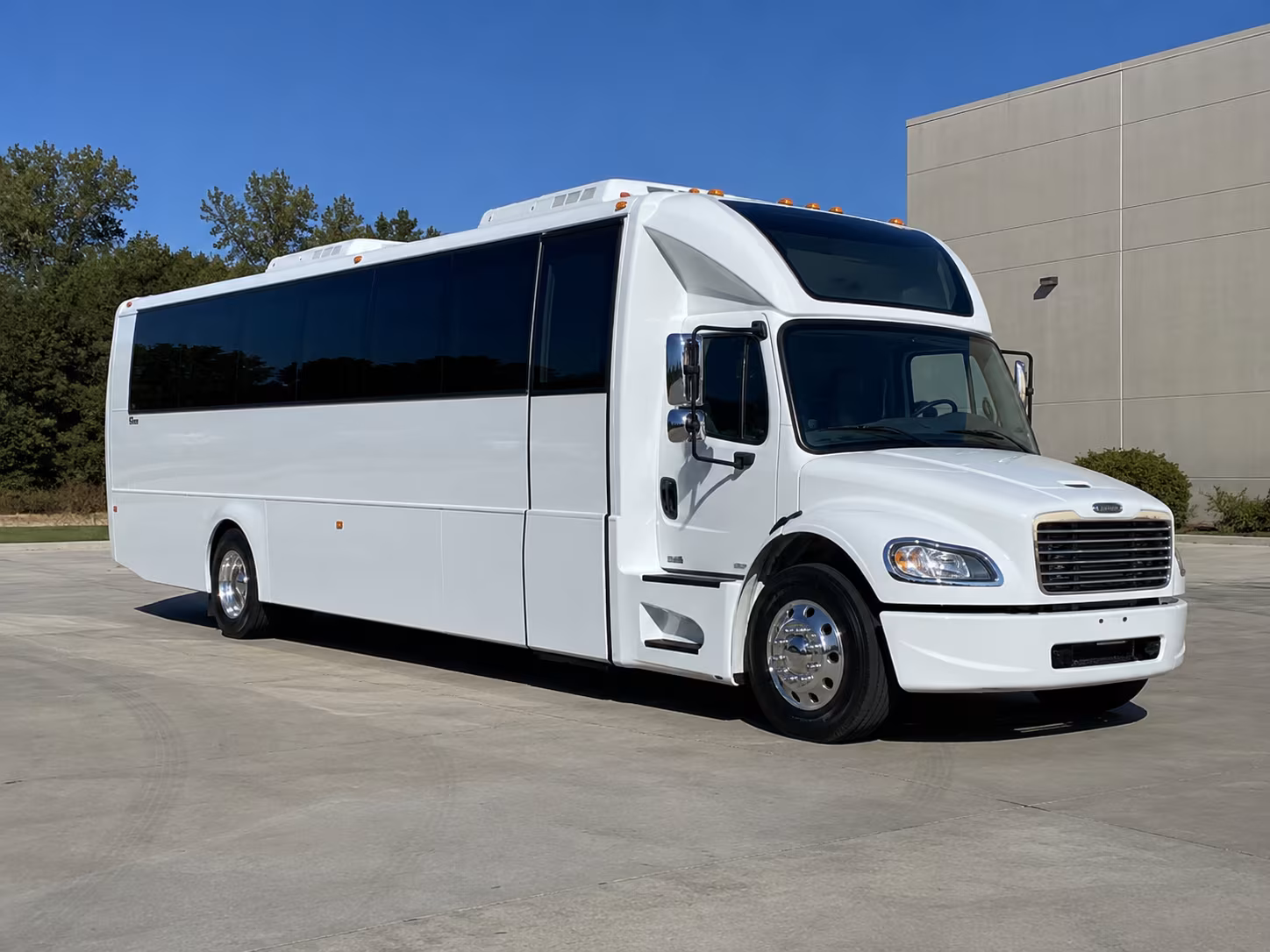 topeka 28 passenger party bus